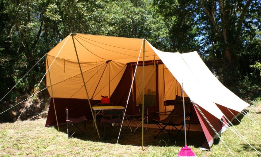 Rental tent fully equipped on nice spacious spot!