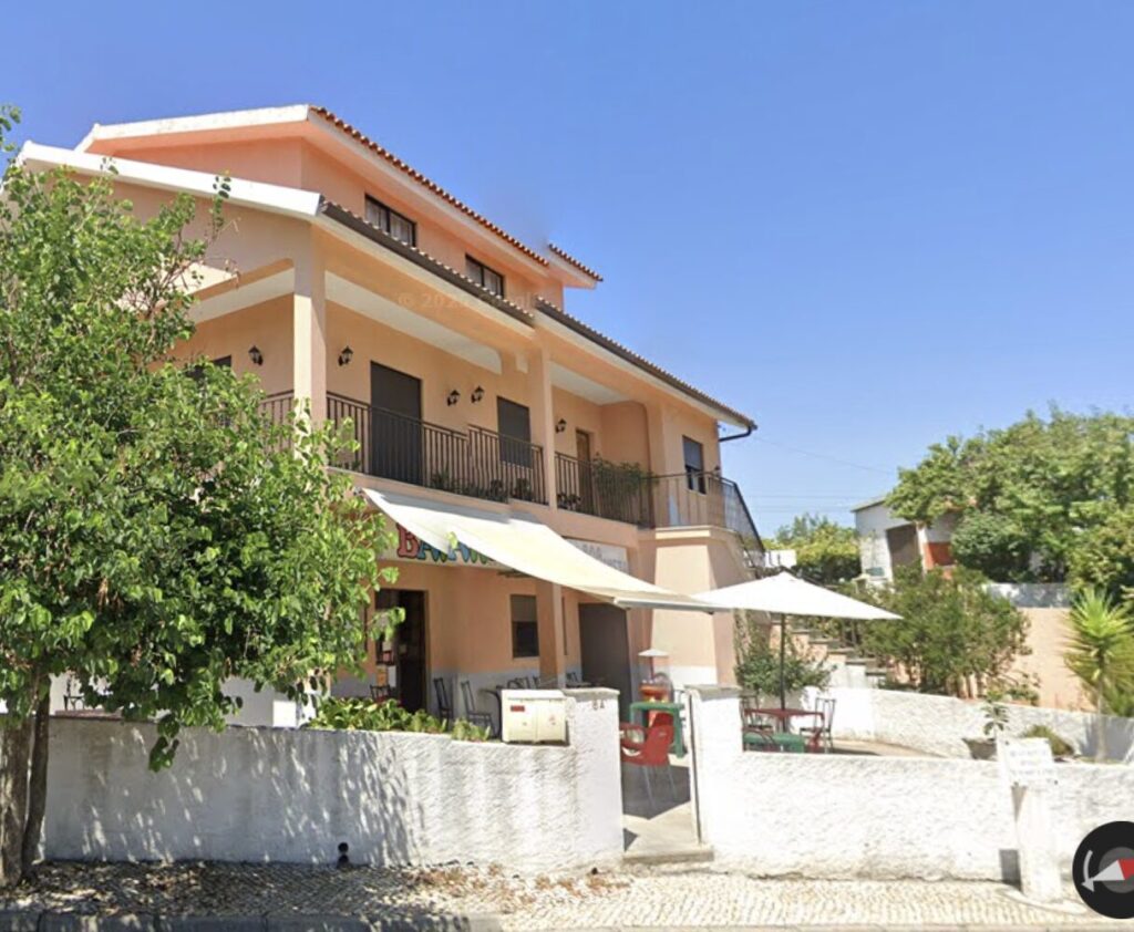 Local bar around quinta do retiro