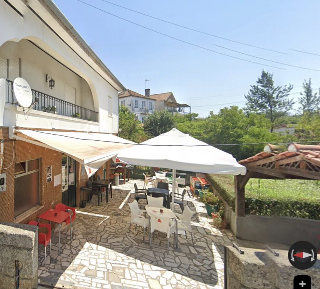 Local bar around quinta do retiro